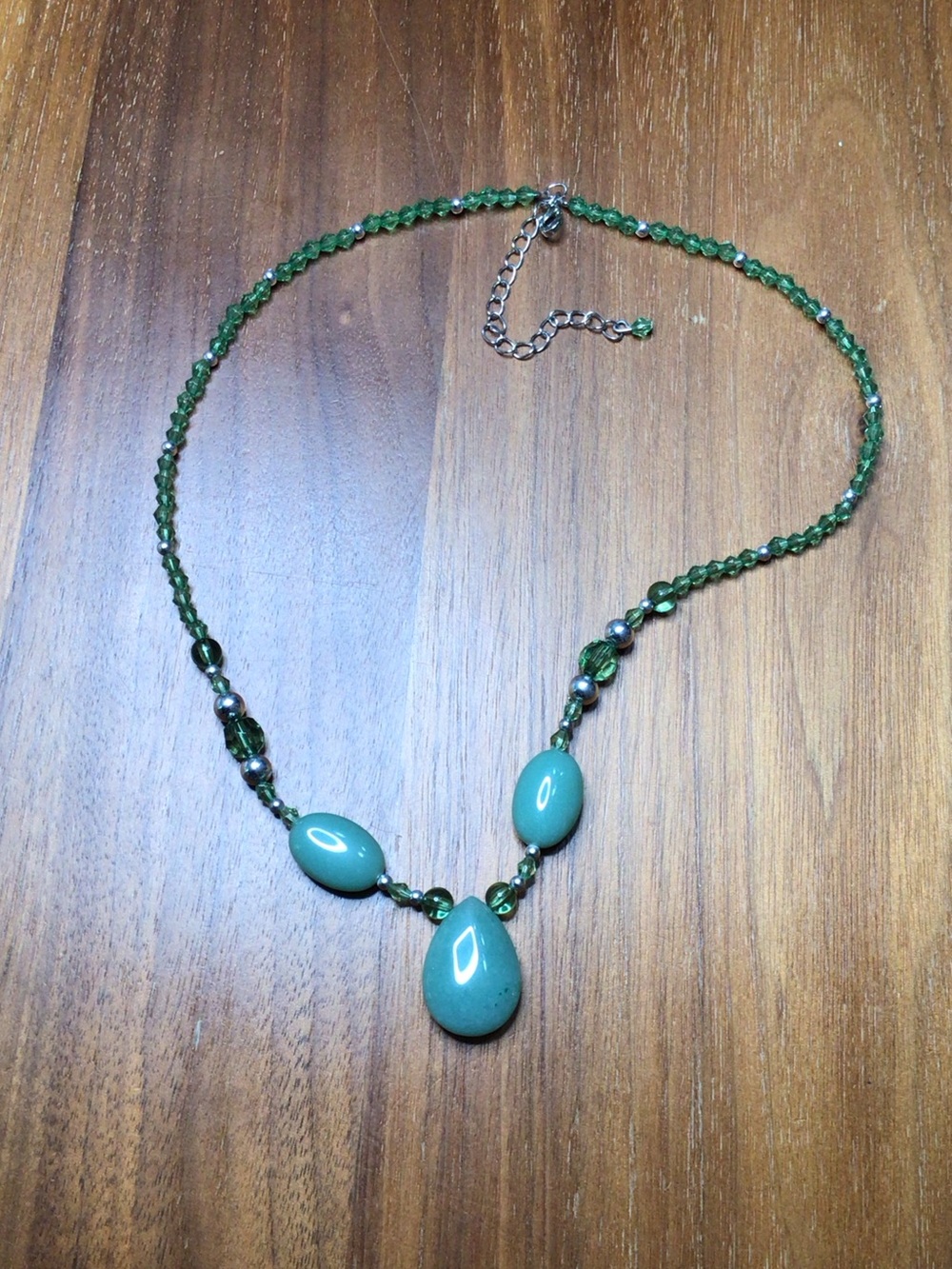 Green Beaded Teardrop Pendant Necklace - Elegant Women's Jewelry